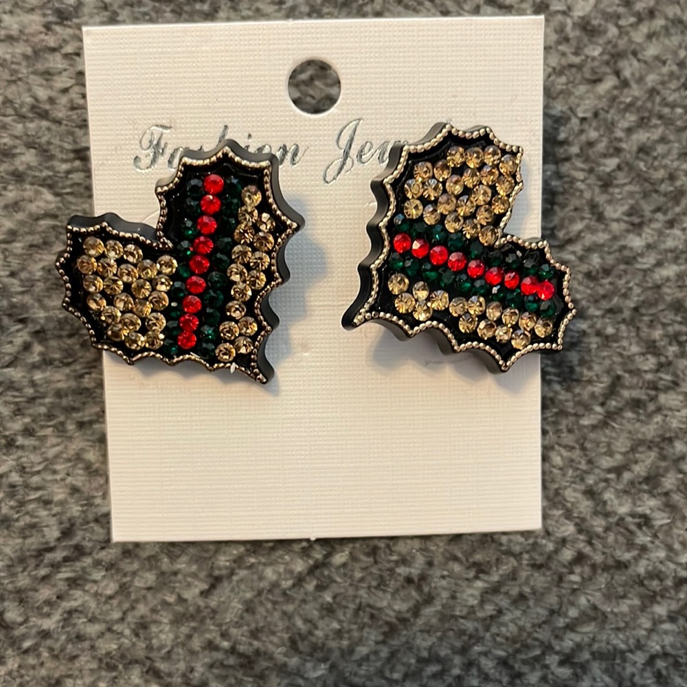 Heart stud earrings